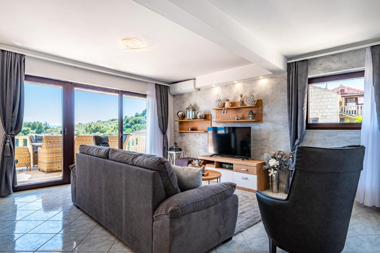 Villa Kadena - Luxury Seaside Villa With Private Heated Pool Selca  Esterno foto