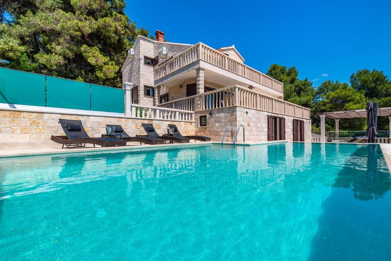Villa Kadena - Luxury Seaside Villa With Private Heated Pool Selca  Esterno foto